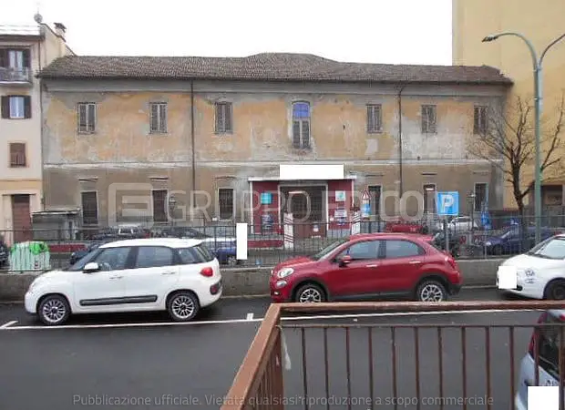 Magazzini e locali di deposito in via Cavour 21 - 1